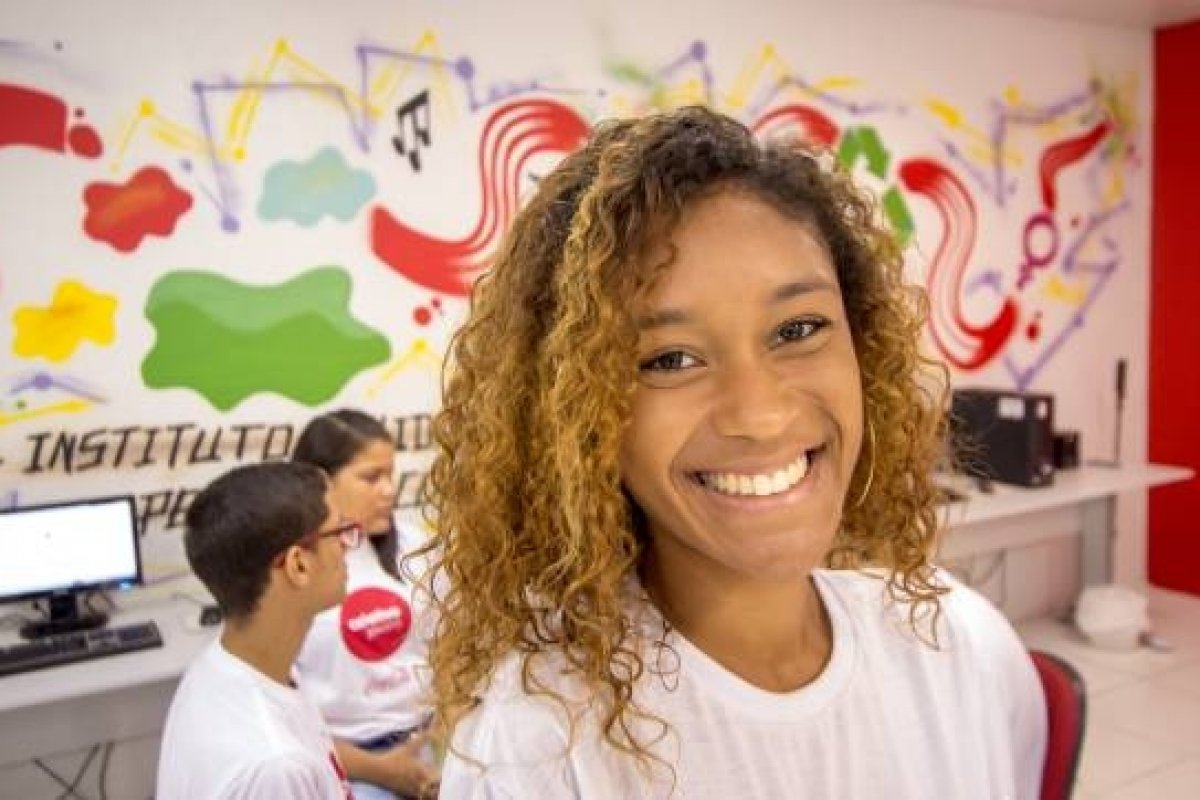 Na Bahia, Coletivo Online segue com mais de 300 vagas abertas para capacitação de jovens ao primeiro emprego