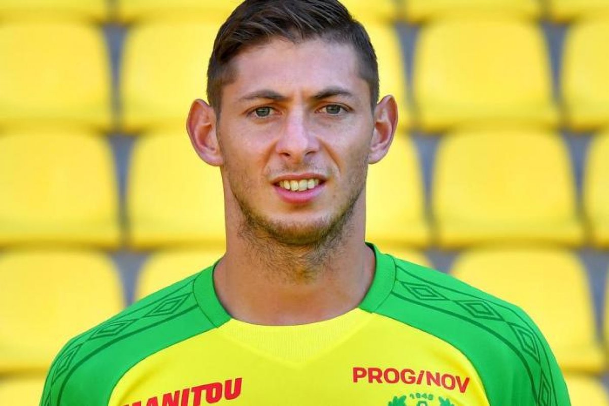 Fifa determina que clube que contrataria Sala pague pela transferência do jogador