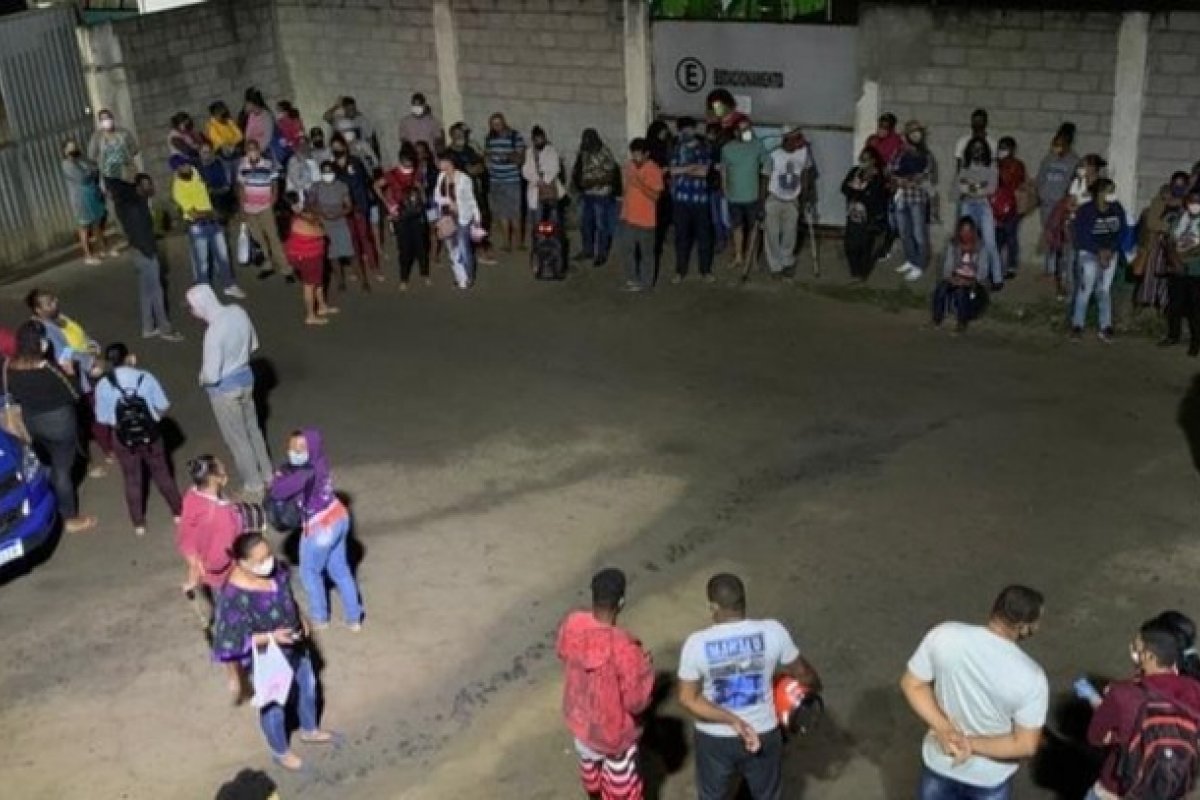 Moradores da zona rural de Feira de Santana protestam por retorno das linhas de ônibus 
