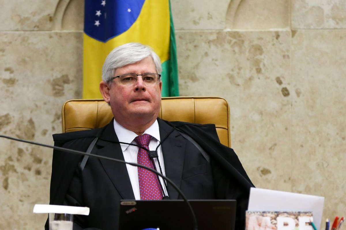Defesa de Janot protocola pedido de devolução de celular e computador apreendidos