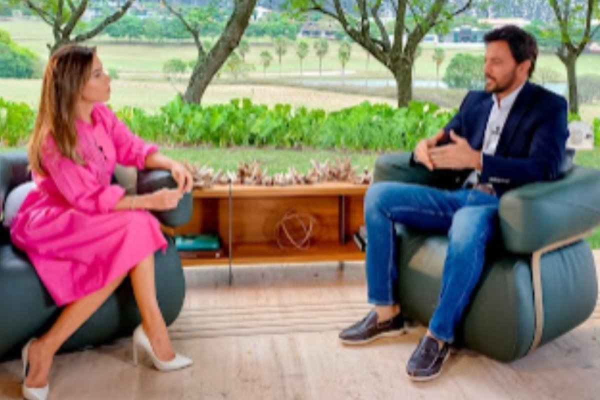 Em família! Patrícia Abravanel entrevista o marido Fábio Faria para falar sobre a chegada do 5G no Brasil!  