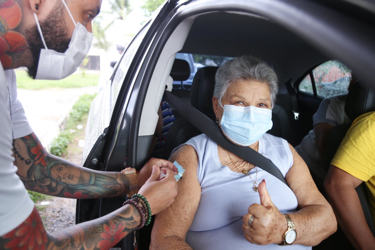 Covid-19: mais 43 mil pessoas foram vacinadas com primeira dose na Bahia