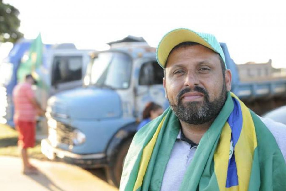 Líder caminhoneiro afirma que greve será mantida e define auxílio de R$400 como "chacota"