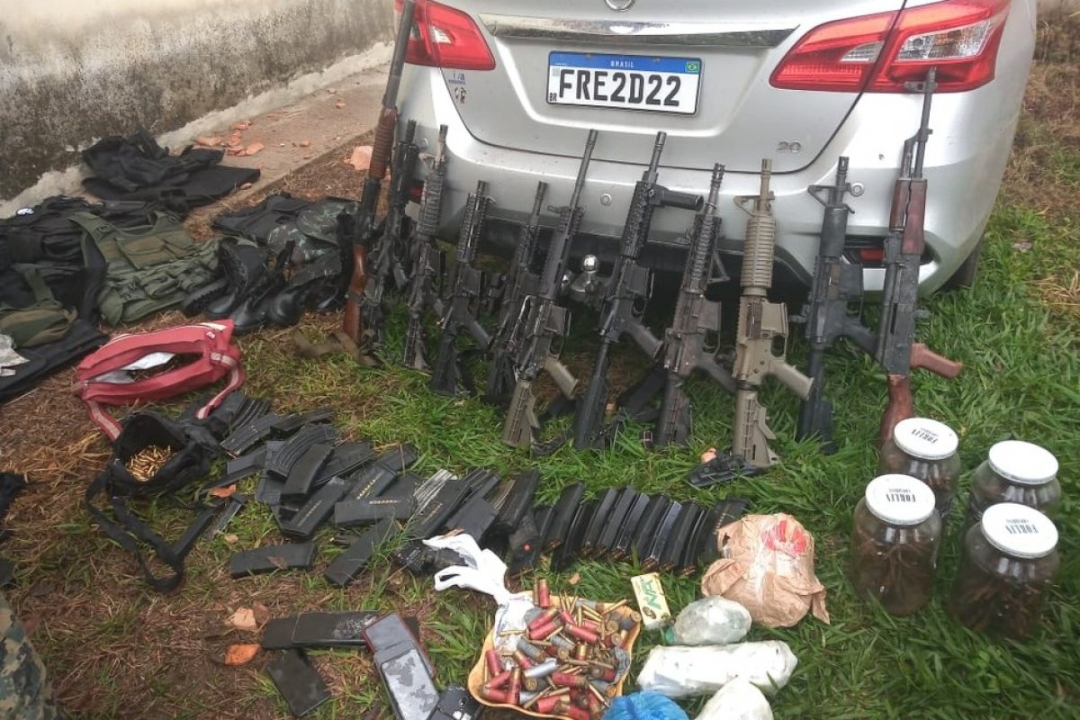 Suspeitos de roubos a bancos morrem em confronto com a polícia em Varginha, Minas Gerais
