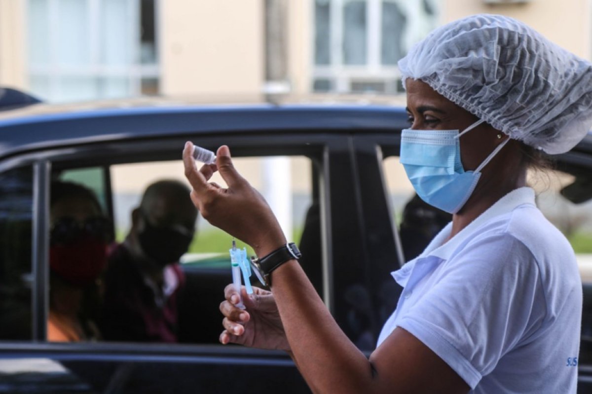 Por causa do feriado de Finados, vacinação contra Covid-19 segue suspensa em Salvador