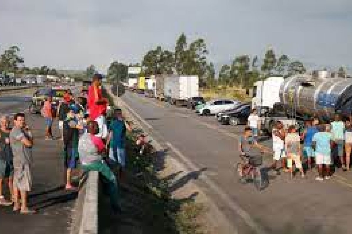 Líderes dos caminhoneiros confirmam greve, mas sem bloqueios de estradas