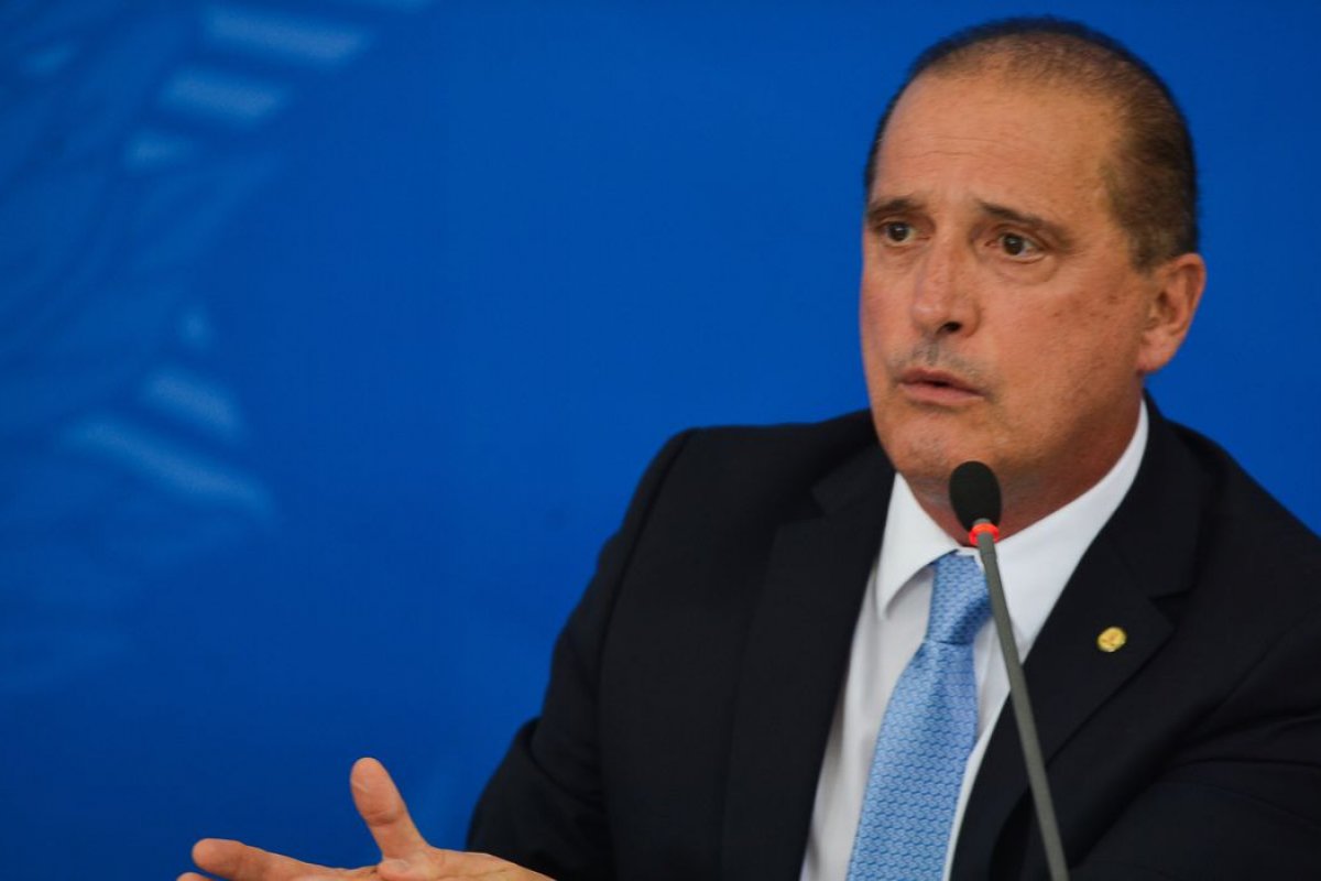 Vídeo: Onyx Lorenzoni anuncia portaria que proíbe demissão de funcionários não vacinados contra Covid-19