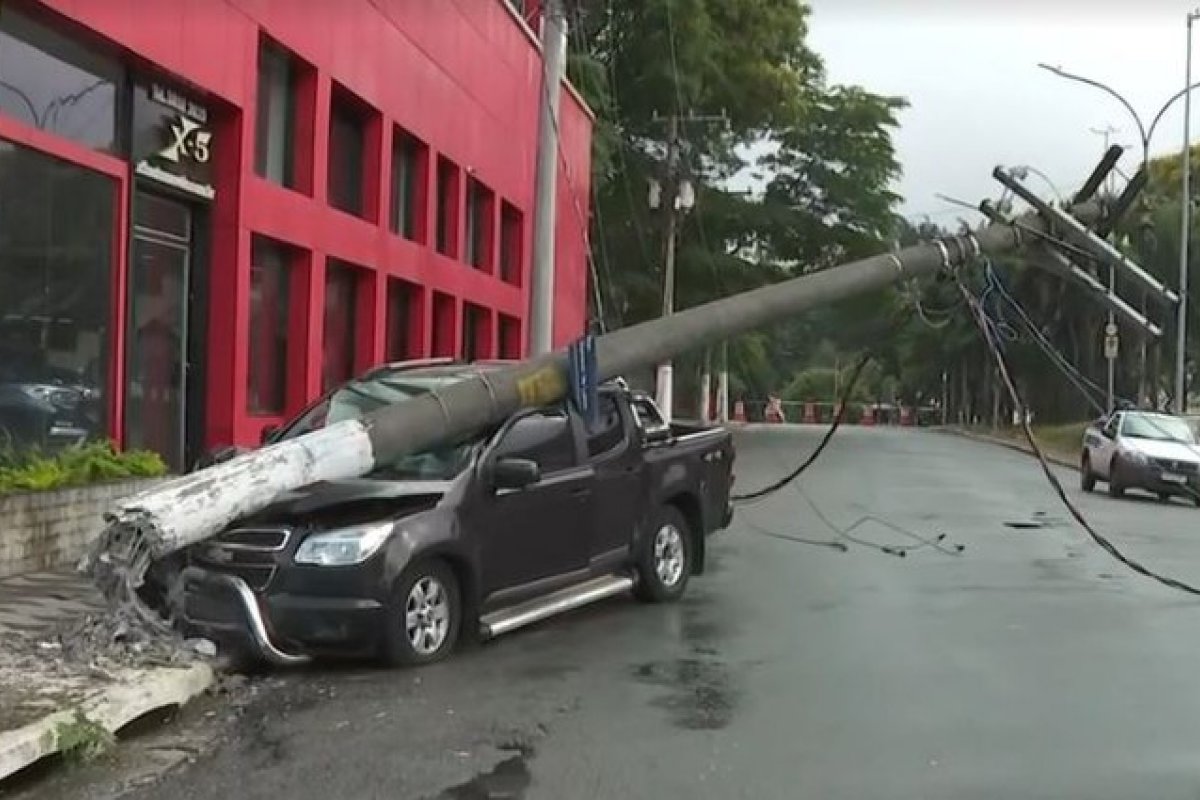Dois veículos capotam em diferentes pontos da Zona Norte de São Paulo