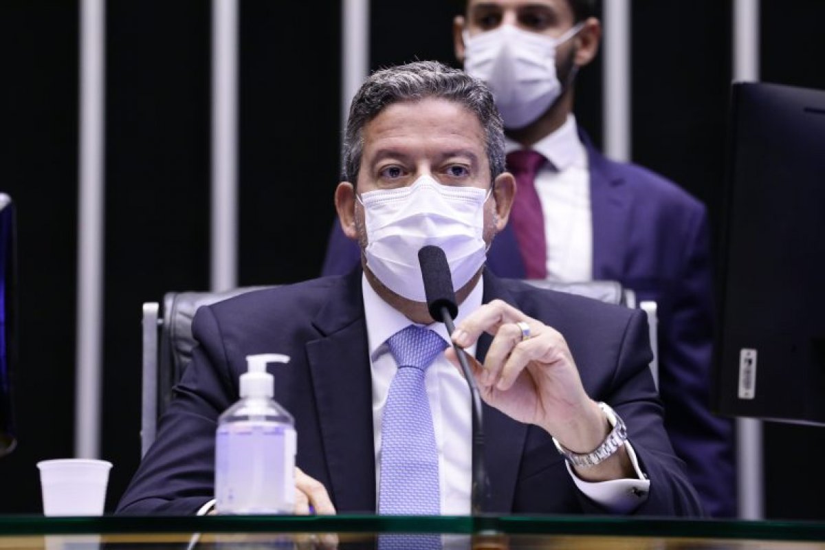 Arthur Lira tenta convencer deputados a votarem a favor da PEC dos Precatórios nesta quarta (3)