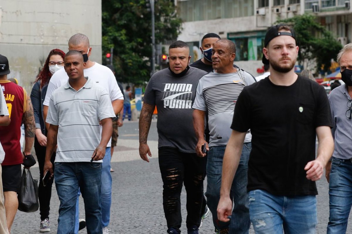 Eventos com grandes públicos são recomendados a partir da cobertura vacinal de 80%