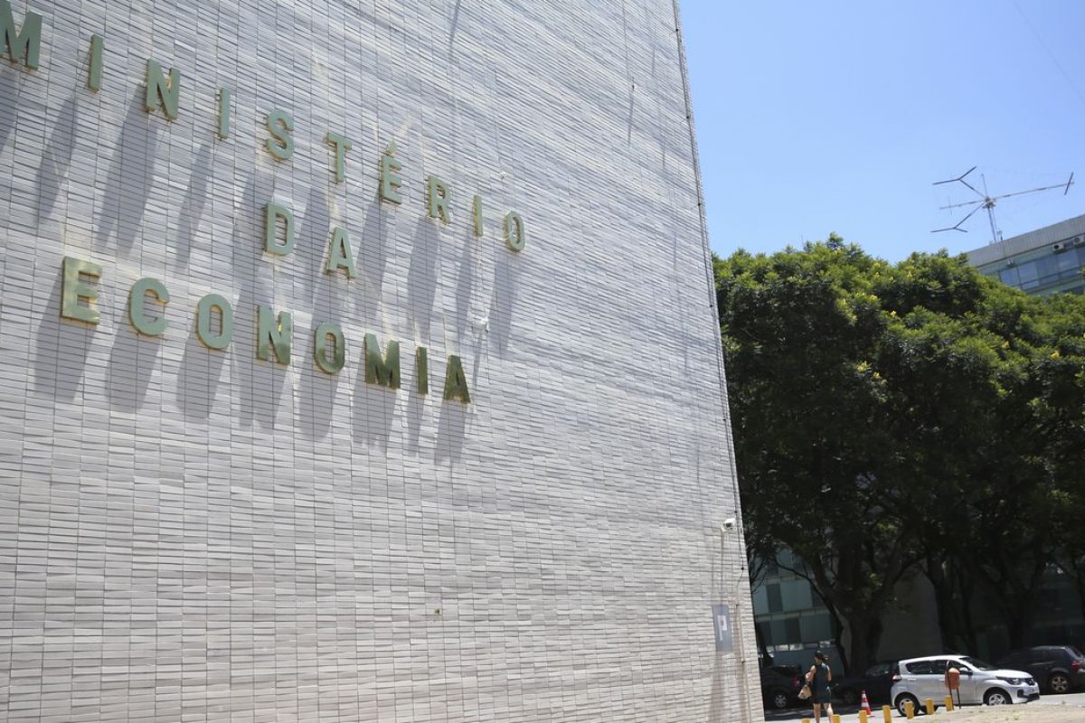 Ministérios da Economia e das Relações Exteriores reduzem 10% do imposto de importação para produtos de fora do Mercosul
