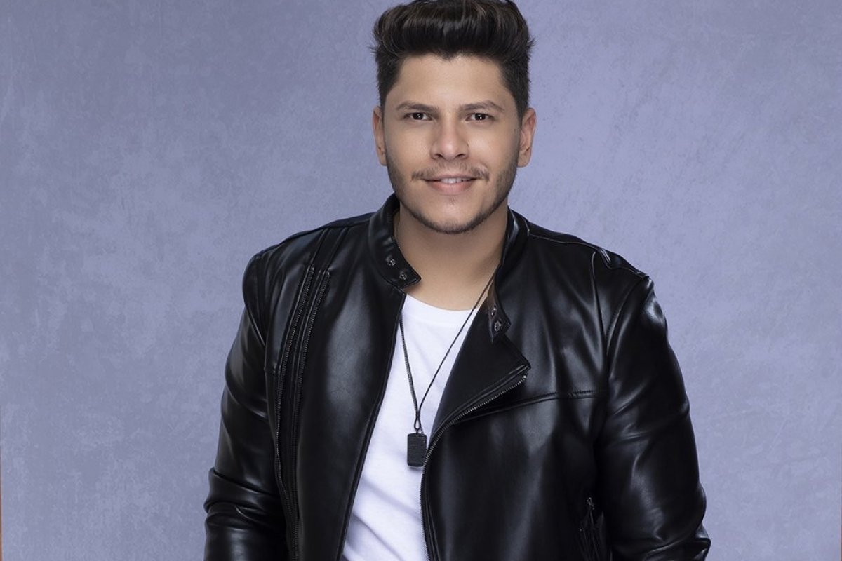 Sertanejo Felipe Nunes lança videoclipe de ‘’Tchauzinho’’ 