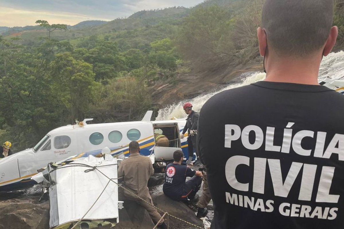 "É uma área que todos evitam voar", diz piloto sobre queda do avião que transportava Marília Mendonça