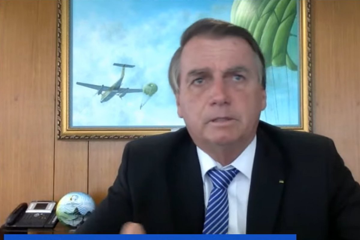 Bolsonaro diz que Exército irá fiscalizar a apuração das urnas eletrônicas nas próximas eleições