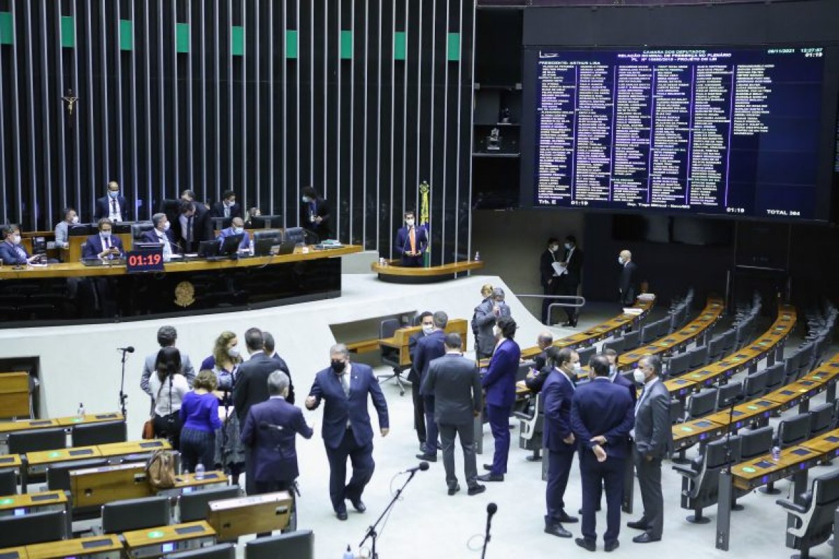 Plenário da Câmara retoma votação da PEC dos Precatórios; acompanhe