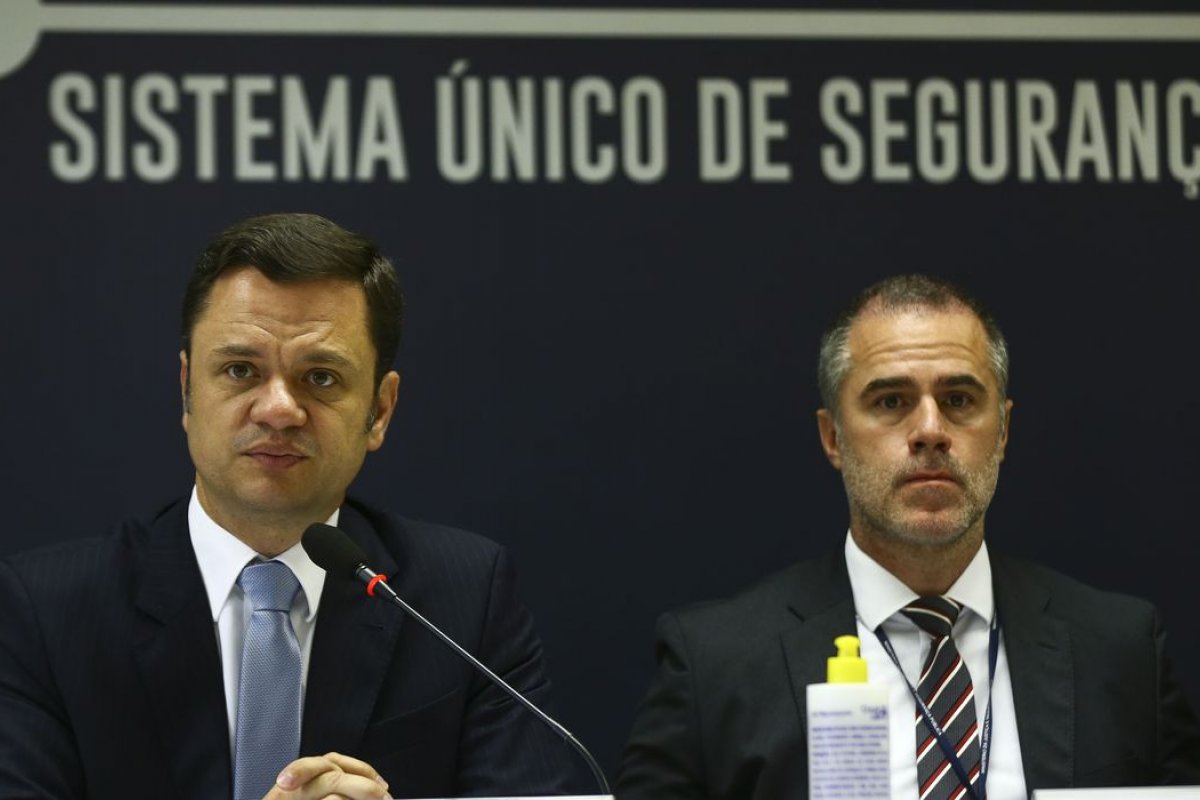 Operação Cangalha apreende 17 toneladas de drogas e mais de 900 armas