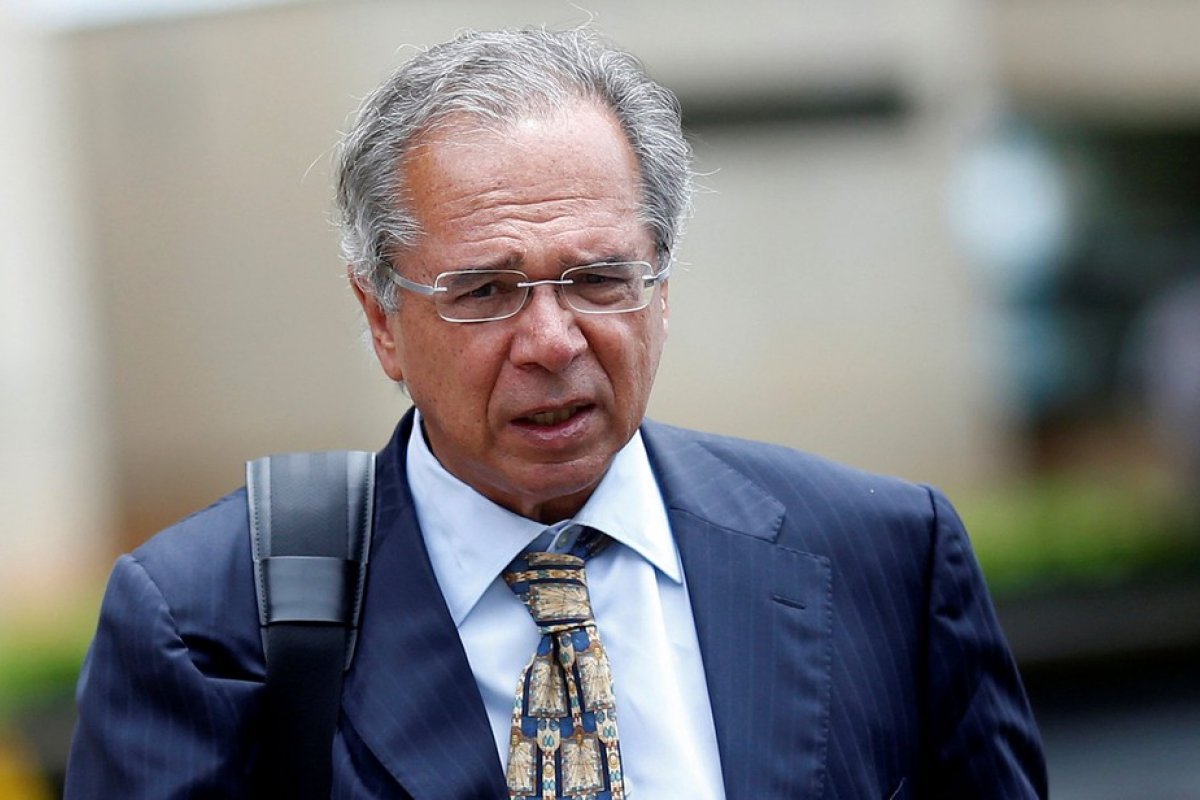 Guedes diz à Câmara que não poderá comparecer na audiência para explicar sobre offshore na terça (16) 