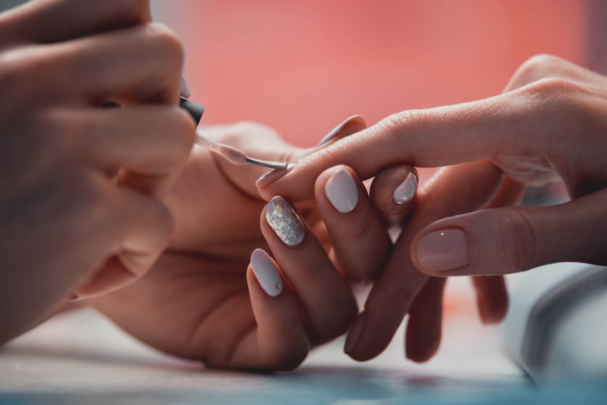 Vagas para manicure, auxiliar financeiro e pintor são ofertadas para quinta-feira (3), em Salvador
