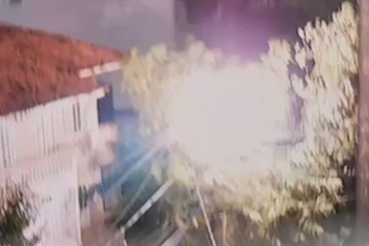 Curto circuito em postes deixa moradores com energia instável no bairro da Graça, em Salvador
