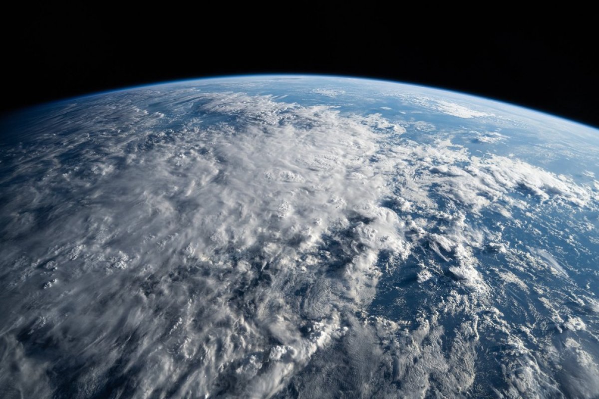 SpaceX: equipe sem astronautas profissionais faz registros da terra vista pelo espaço