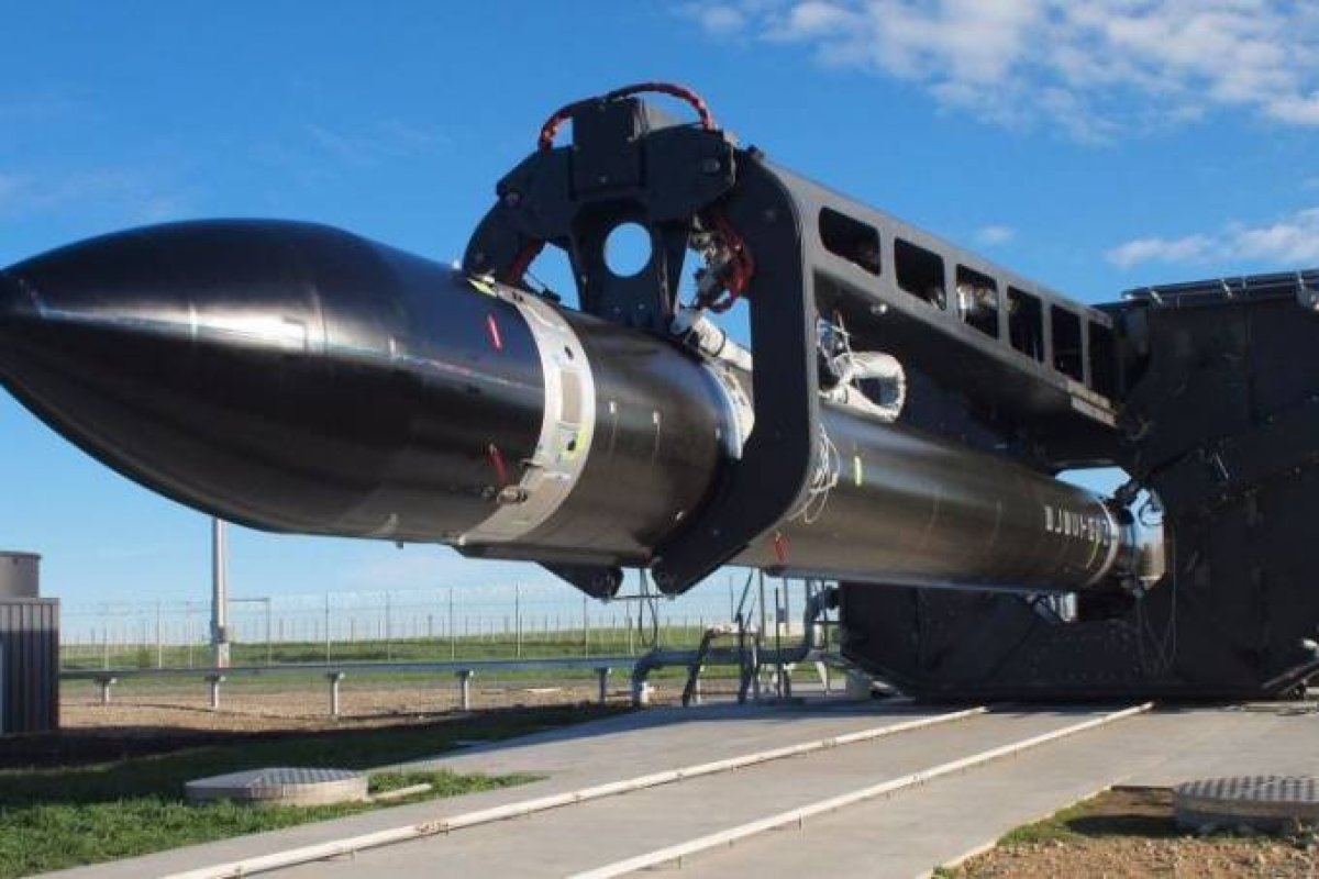 Rocket Lab estreia foguete reutilizável 