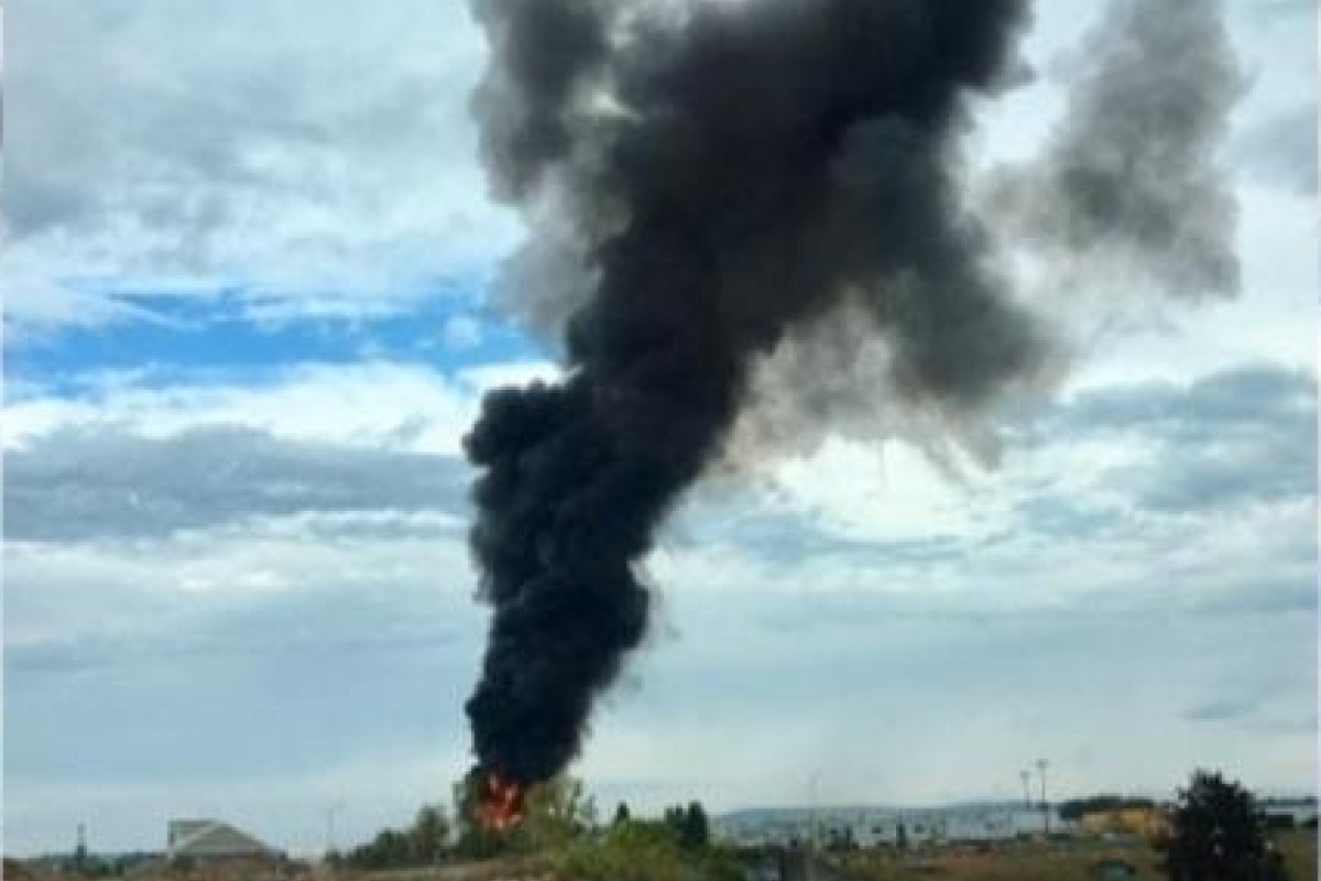 Avião bombardeiro da Segunda Guerra Mundial cai em aeroporto dos Estados Unidos