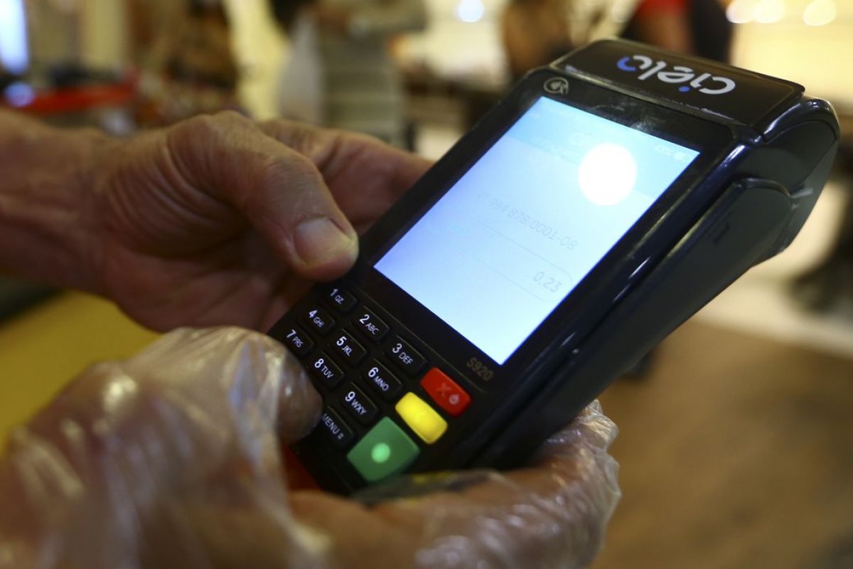 Compras com cartões atingem R$ 687 bilhões no terceiro trimestre de 2021