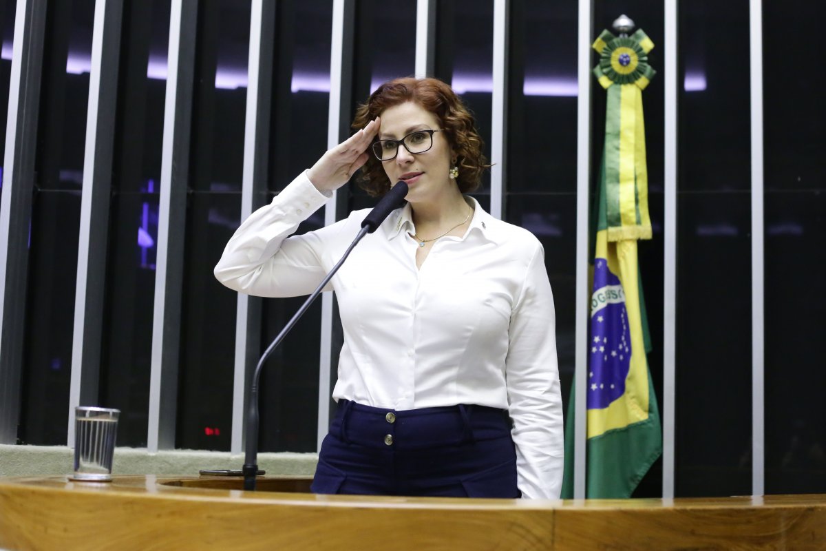 Encontro de Lula e Macron 'demonstra falta de apreço pela diplomacia', diz Zambelli