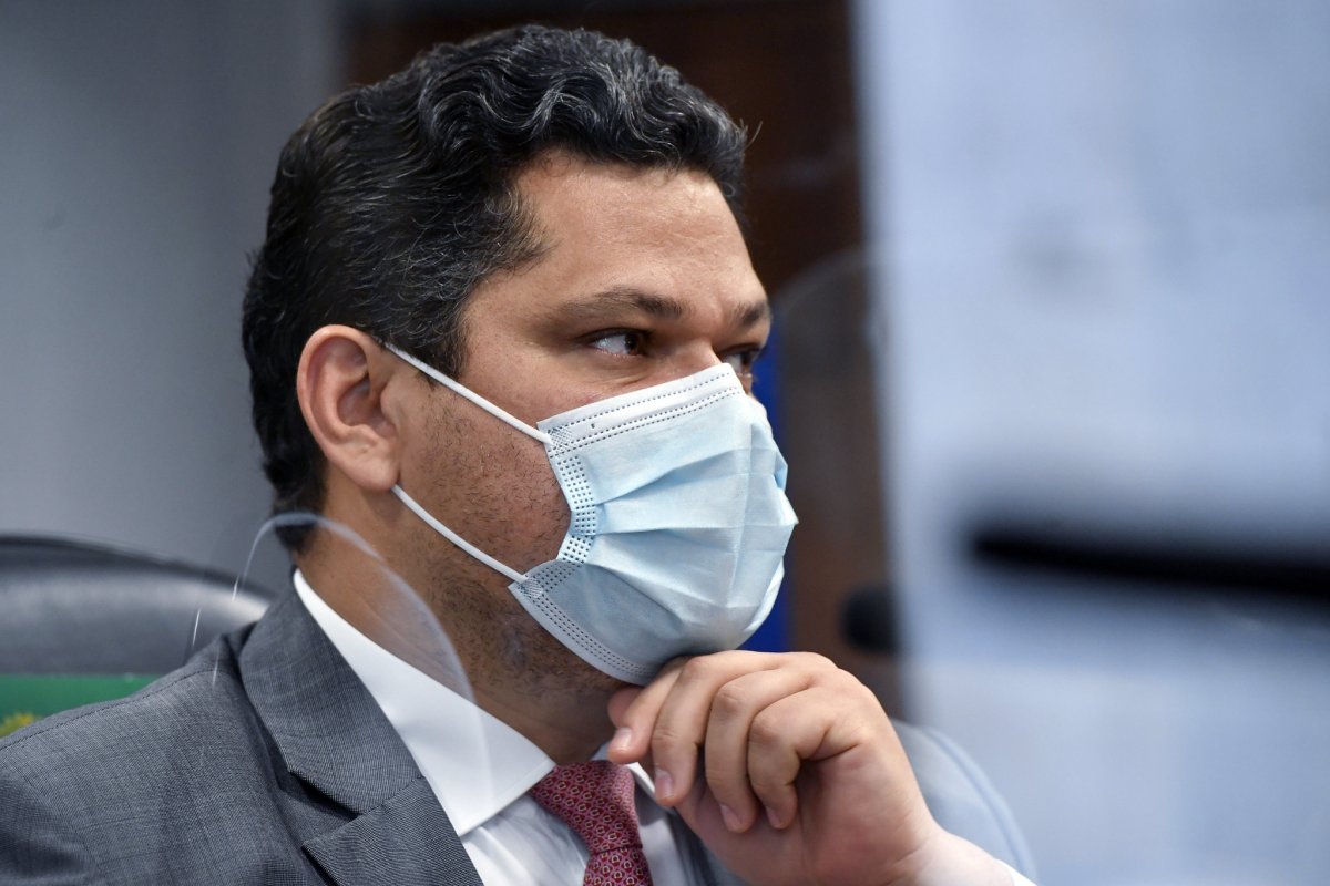 Senadores prometem boicotar as votações se Alcolumbre não agendar a sabatina de André Mendonça