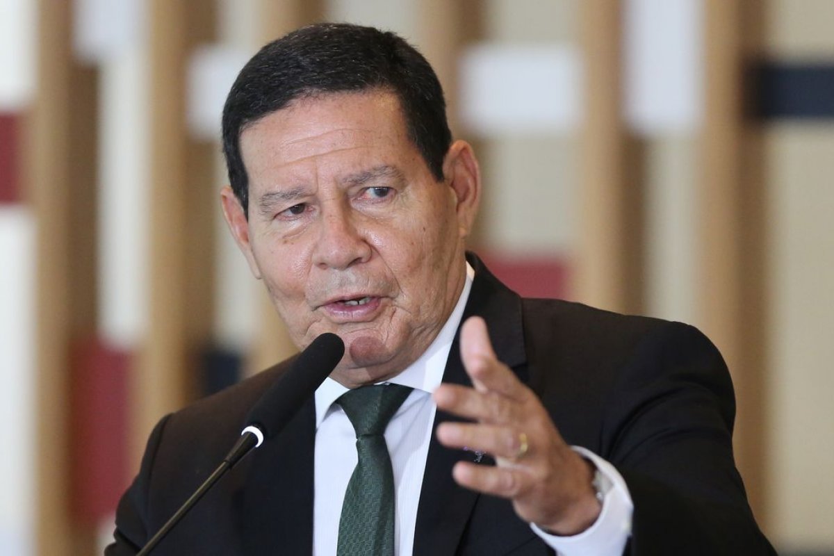 Mourão nega ter recebido informações do Inpe sobre desmatamento da Amazônia antes da COP26