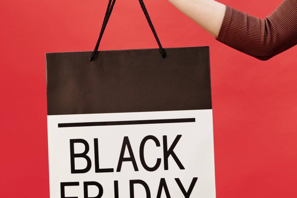  43,9% desconfiam da veracidade das promoções na Black Friday; saiba o que fazer se a loja praticar descontos falsos