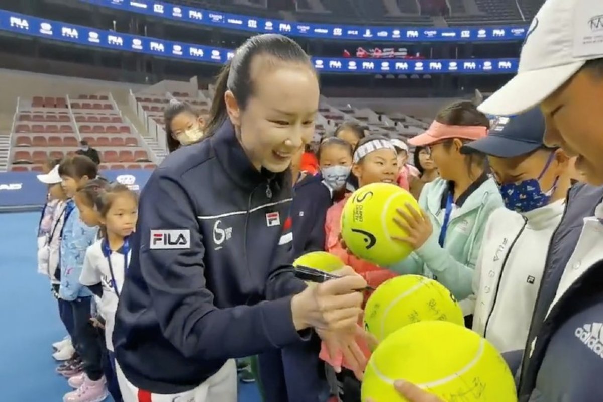 Peng Shuai reaparece em público após dias desaparecida