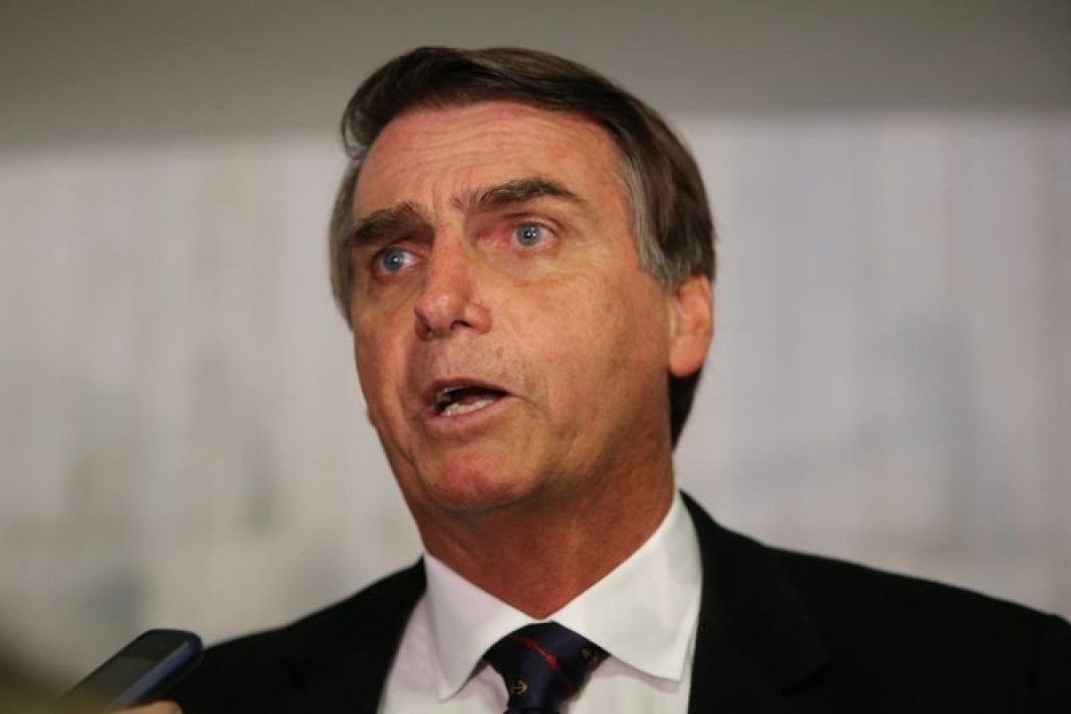 Bolsonaro diz que acordo com o PL exclui coligações com partidos de esquerda
