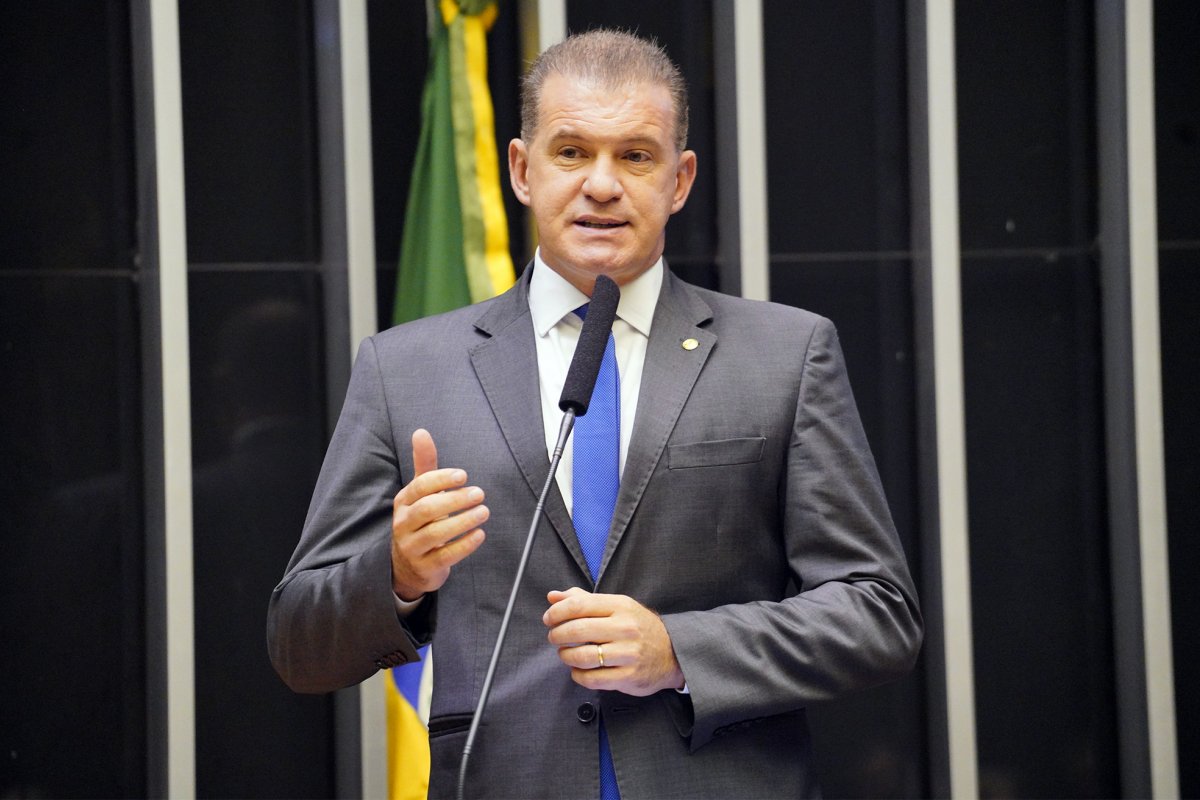 TSE cassa mandato do Evandro Roman por infidelidade partidária 