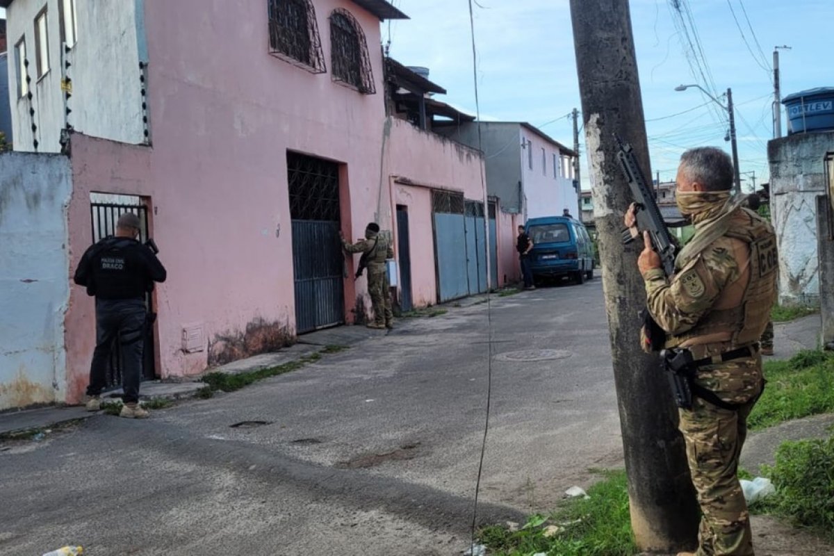 Policiais são presos em Operação que investiga envolvimento em sequestros em Salvador e interior da Bahia