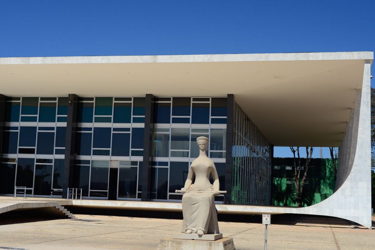 STF julga portaria que impedia demissão de não vacinados