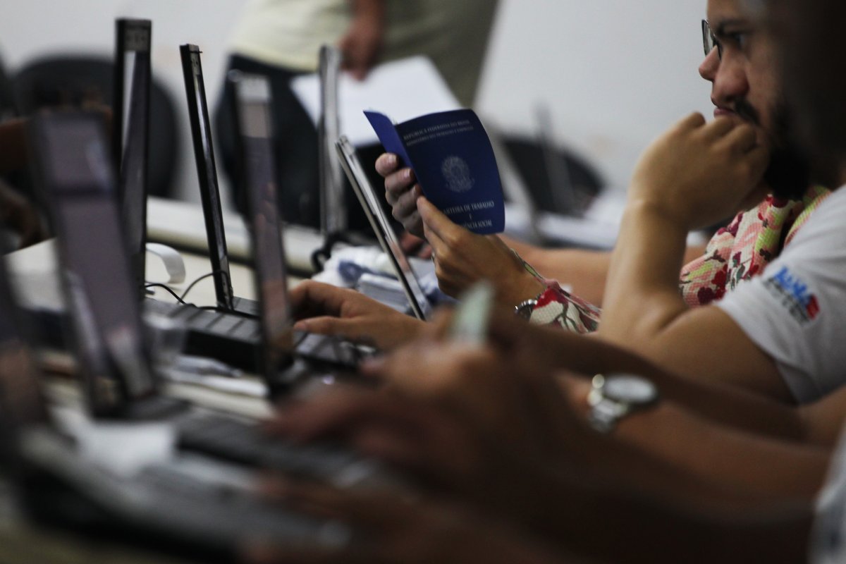 Ofertas de emprego aumentam em sete vezes no mês de maio em comparação a janeiro, diz Semtel 
