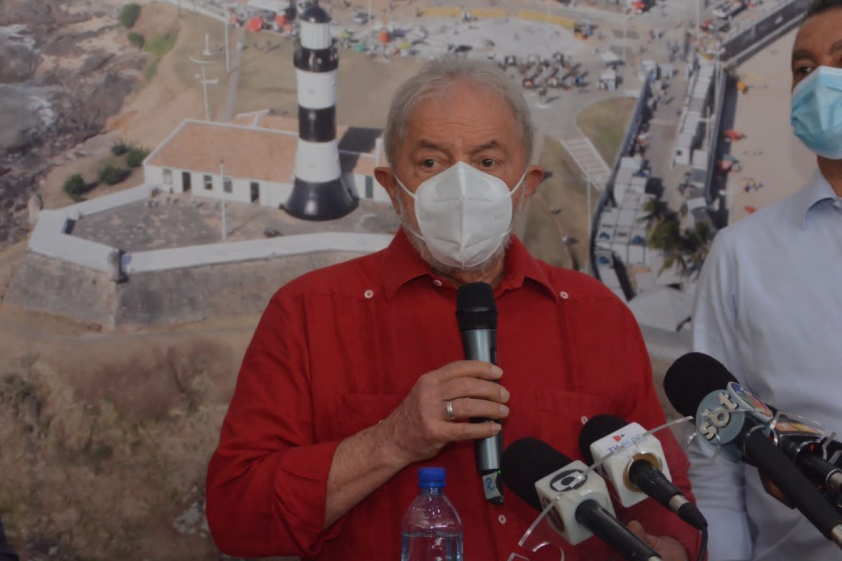 Lula lidera intenções de voto no primeiro turno de 2022 com 42%, aponta Ipespe