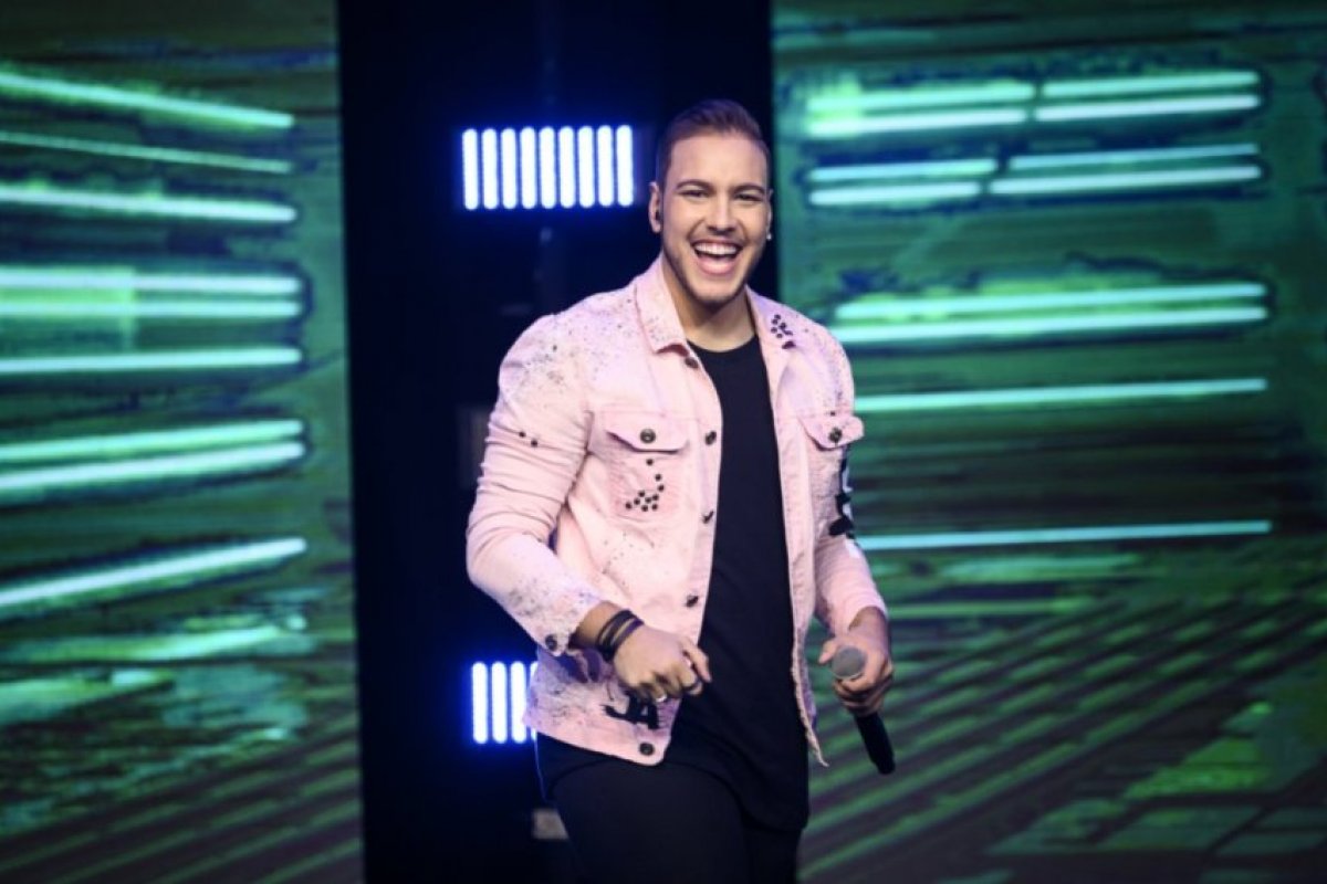 John Amplificado lança videoclipe de “Amigo Ou Namorado”