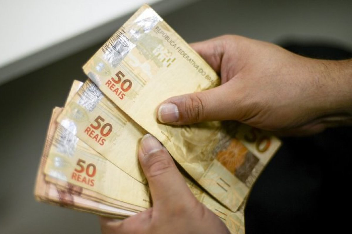 Aguardando dinheiro extra