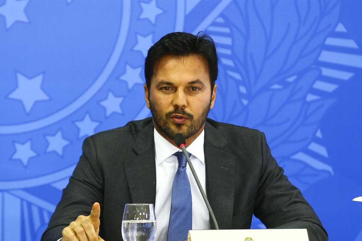 "Palhaçada", diz ministro das Comunicações sobre possível realização do Carnaval
