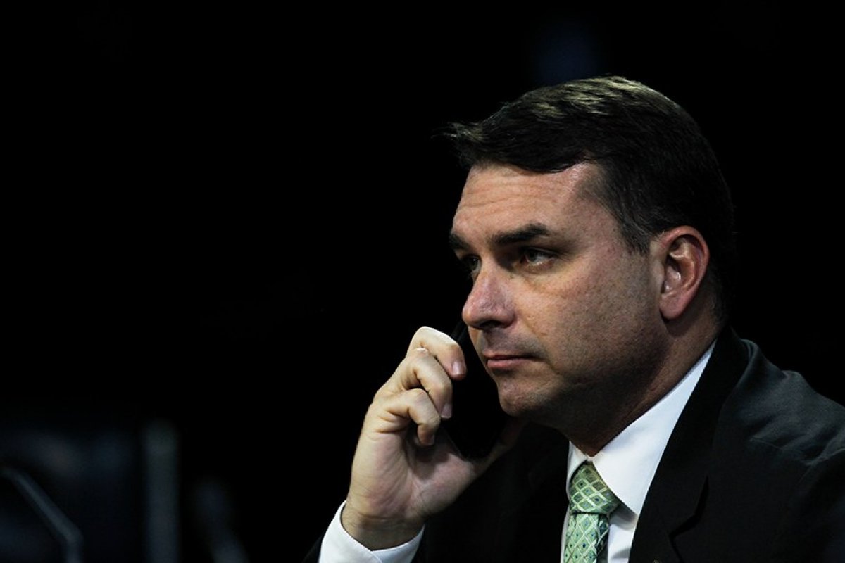 STF julga foro de Flávio Bolsonaro e pedido de arquivamento no caso das 'rachadinhas' nesta terça (30)