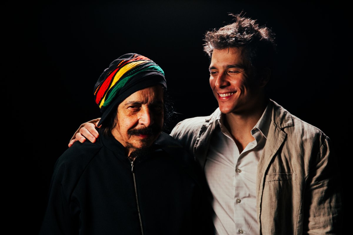 Benito Di Paula celebra os seus 80 anos ao lado do filho Rodrigo Vellozo, com o disco O Infalível Zen