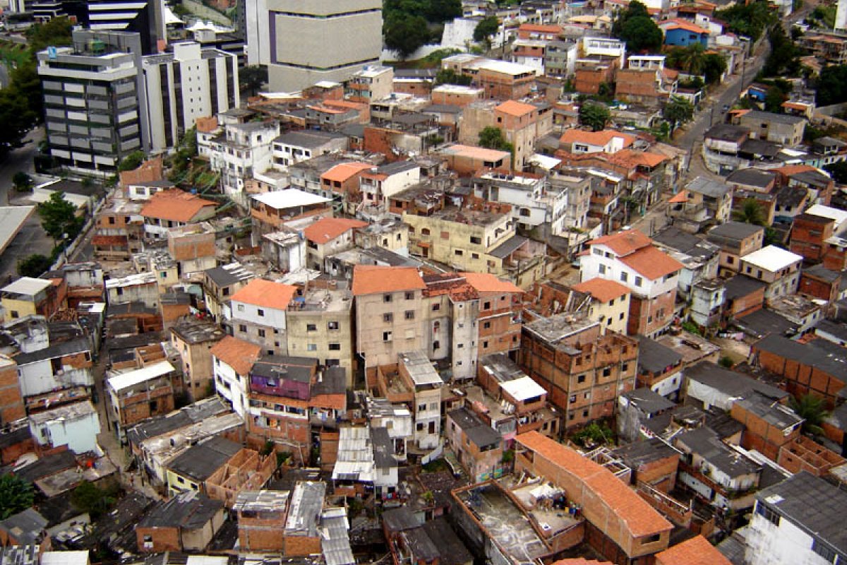 Bebê de 9 meses e adolescente são resgatadas de cárcere privado em Salvador