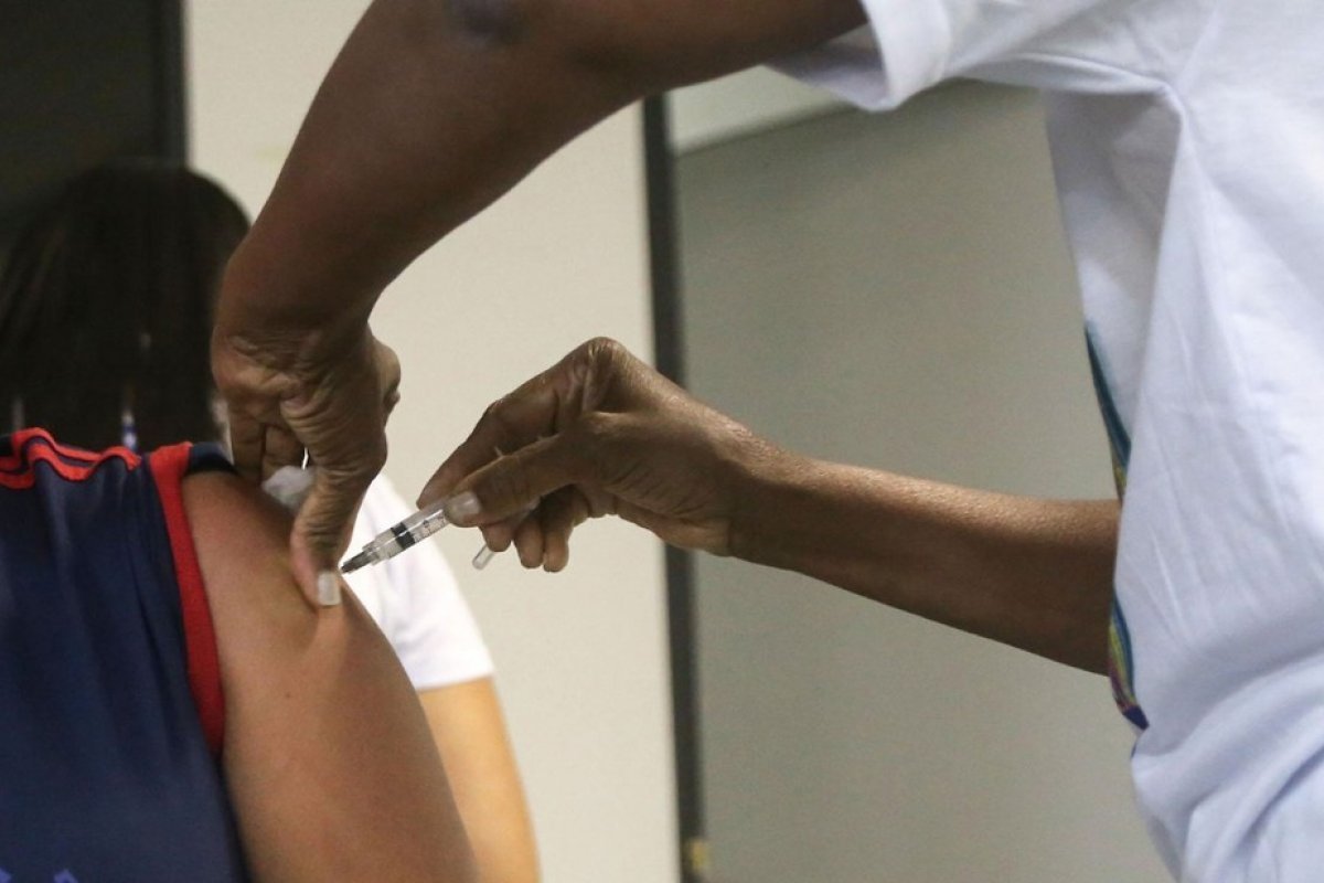 Salvador: Aplicação da 1ª, 2ª e 3ª doses contra a Covid-19 segue nesta quarta (01)