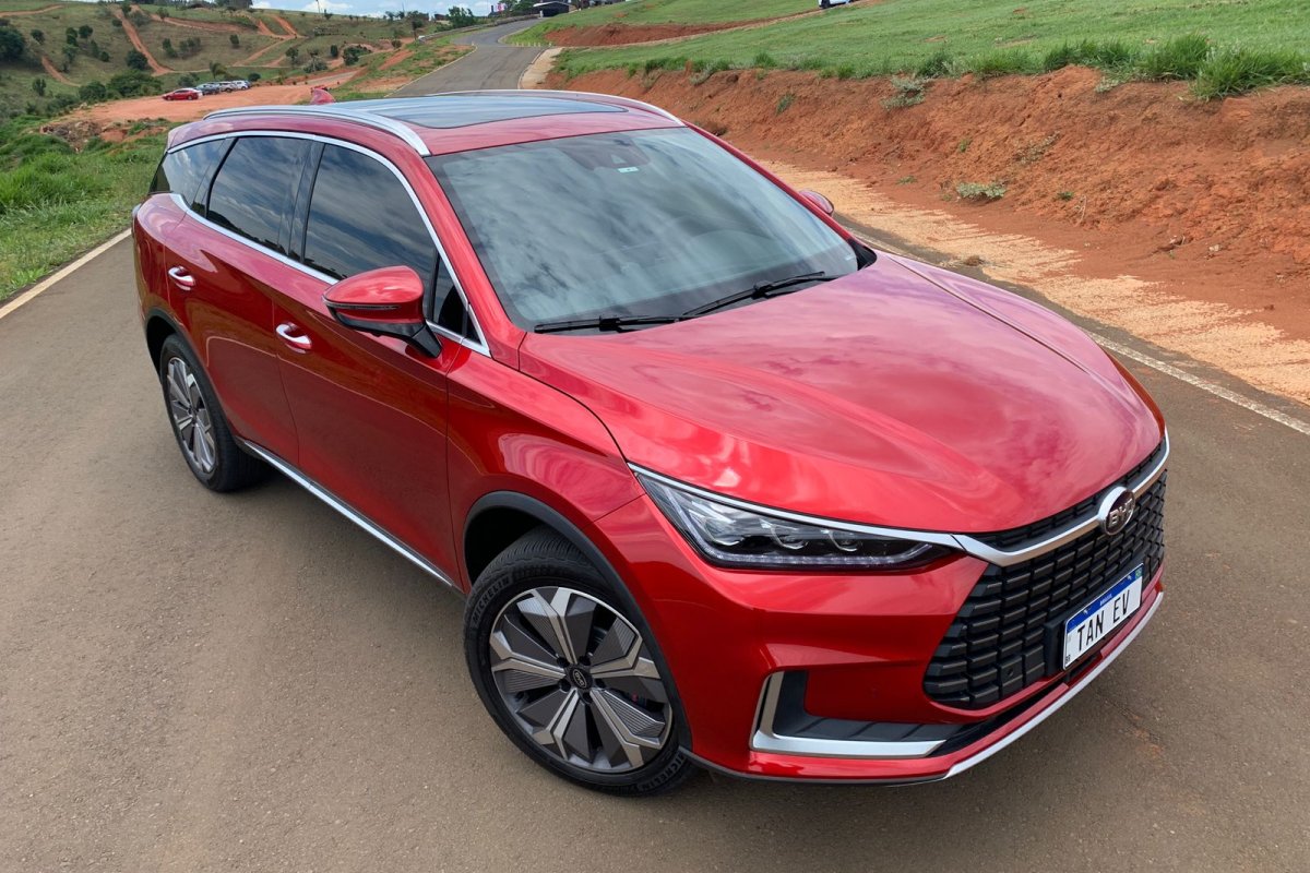 Farol da Bahia acelera SUV elétrico de luxo TAN EV