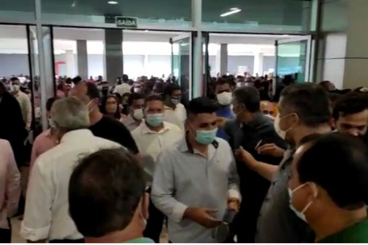 Vídeo: Lançamento da pré-candidatura de ACM Neto gera aglomeração