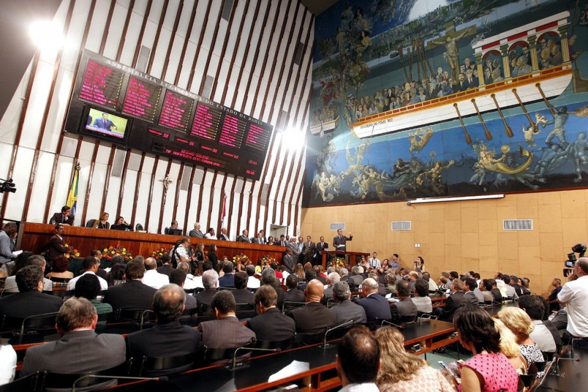 AL-BA: votação de projetos que autorizam venda de imóveis do governo é adiada para terça-feira (7)