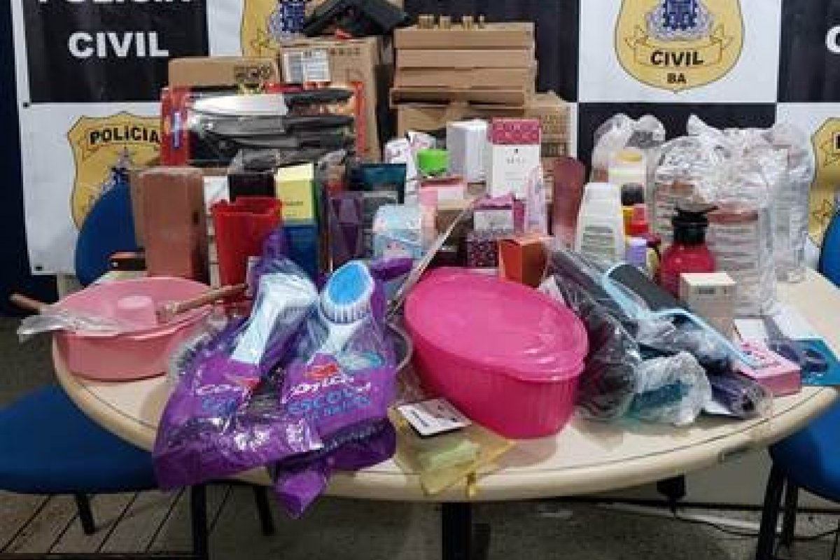 Mulher de 38 anos é presa em flagrante após práticas de estelionato