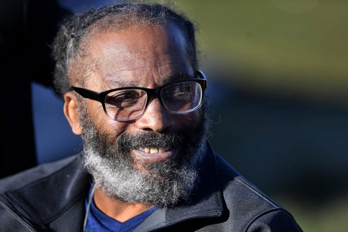 Campanha na internet arrecada US$ 1,7 milhão para homem negro absolvido após 43 anos de prisão 